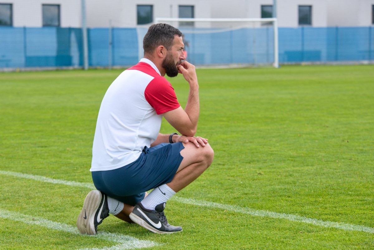 Lukáš Hrdina on the touchline